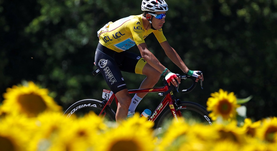 "Тур де Франс": ветер "Астане" не помеха