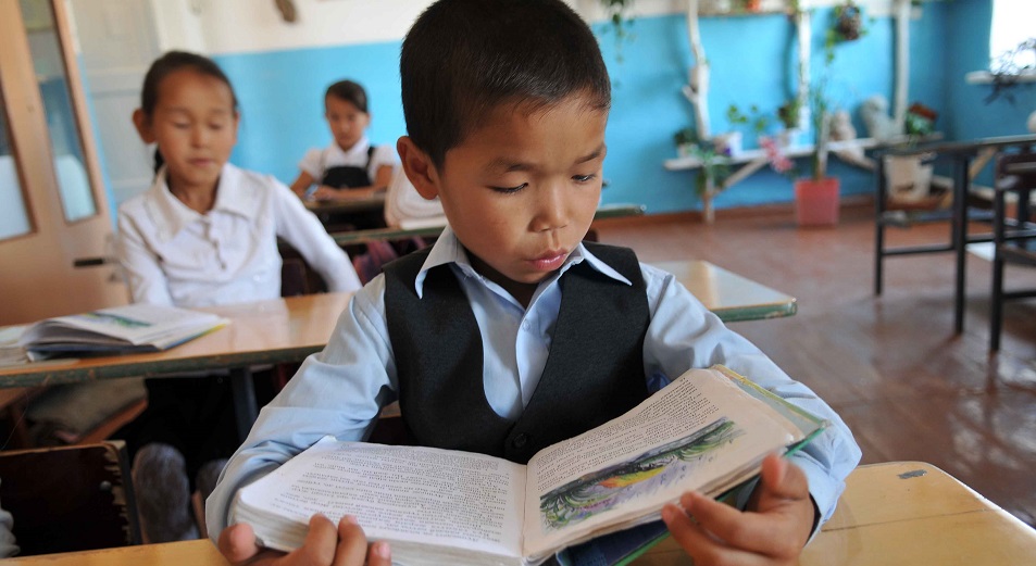 В школах Казахстана появится учебник «Общество и религия»