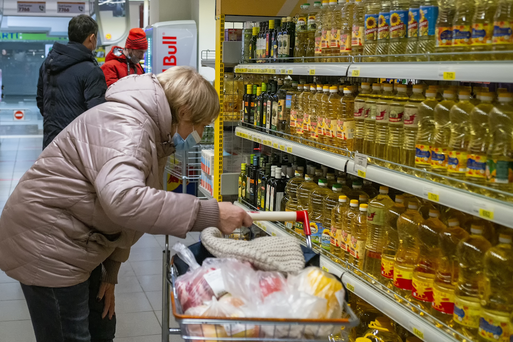 Какие меры принимают власти Алматы для сдерживания цен на продукты?