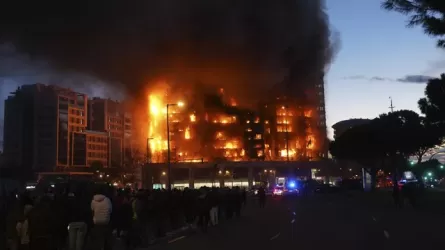 Десять человек погибли при пожаре в многоэтажке в Валенсии