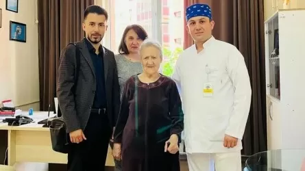 Алматылық дәрігерлер Украинадан келген 92 жастағы әжейді аяғына тұрғызды