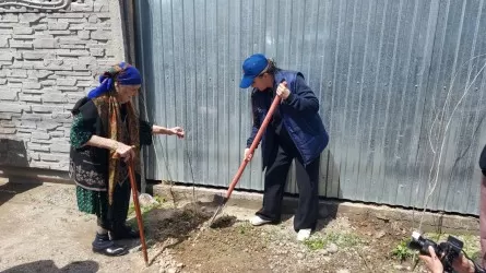 В Таразе акцию "Таза Қазақстан" поддержала местная 101-летняя жительница