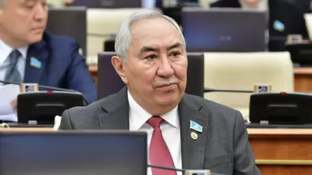 «Өтірік есептің бізге керегі жоқ»: Жигули Дайрабаев Өнеркәсіп және құрылыс министрін сынға алды 