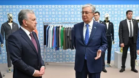 Президент Өзбекстан өнеркәсіп тауарларының көрмесін тамашалады