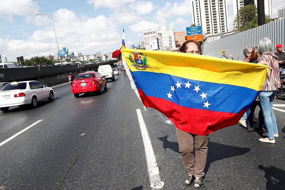 В Венесуэле начался сбор подписей против экономических санкций со стороны США