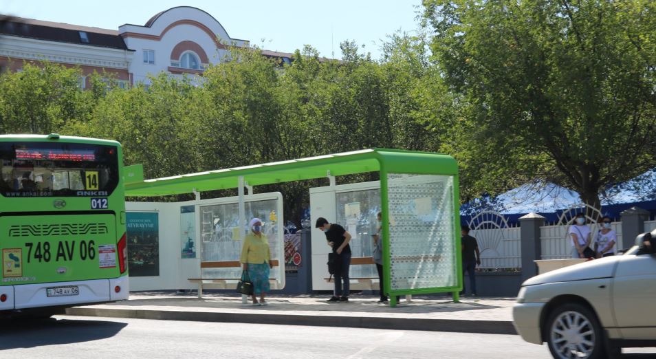 47 автобусных остановок в Атырау сдают в "аренду"