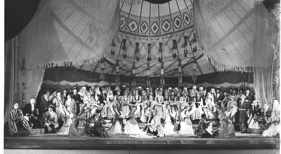 Театр оперы и балета им. Абая представил оригинальную версию оперы "Абай" 1944 года