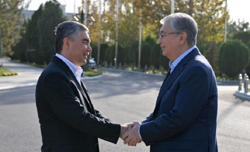 Президент Казахстана посетил Ахалтекинский конный комплекс в Ашхабаде