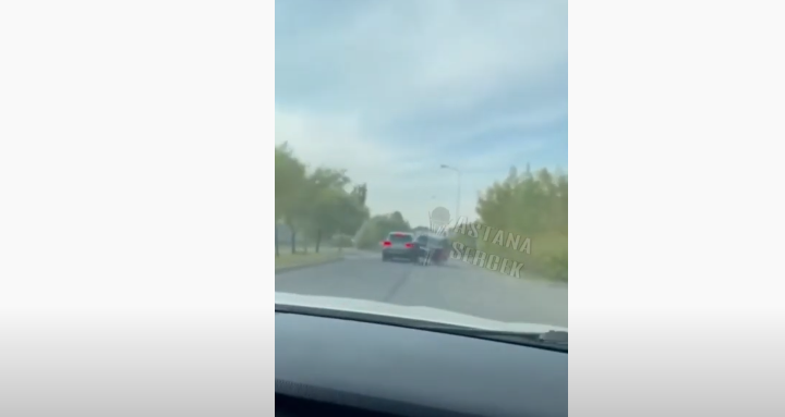 Mercedes vs BMW: беспредельную езду сняли на видео в Нур-Султане