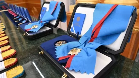 Не только военные: Токаев наградил ряд казахстанцев за мужество и самоотверженность