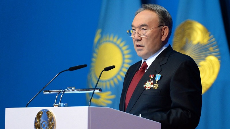 Назарбаев в очередной раз советует казахстанской молодежи отказаться от черных платков 