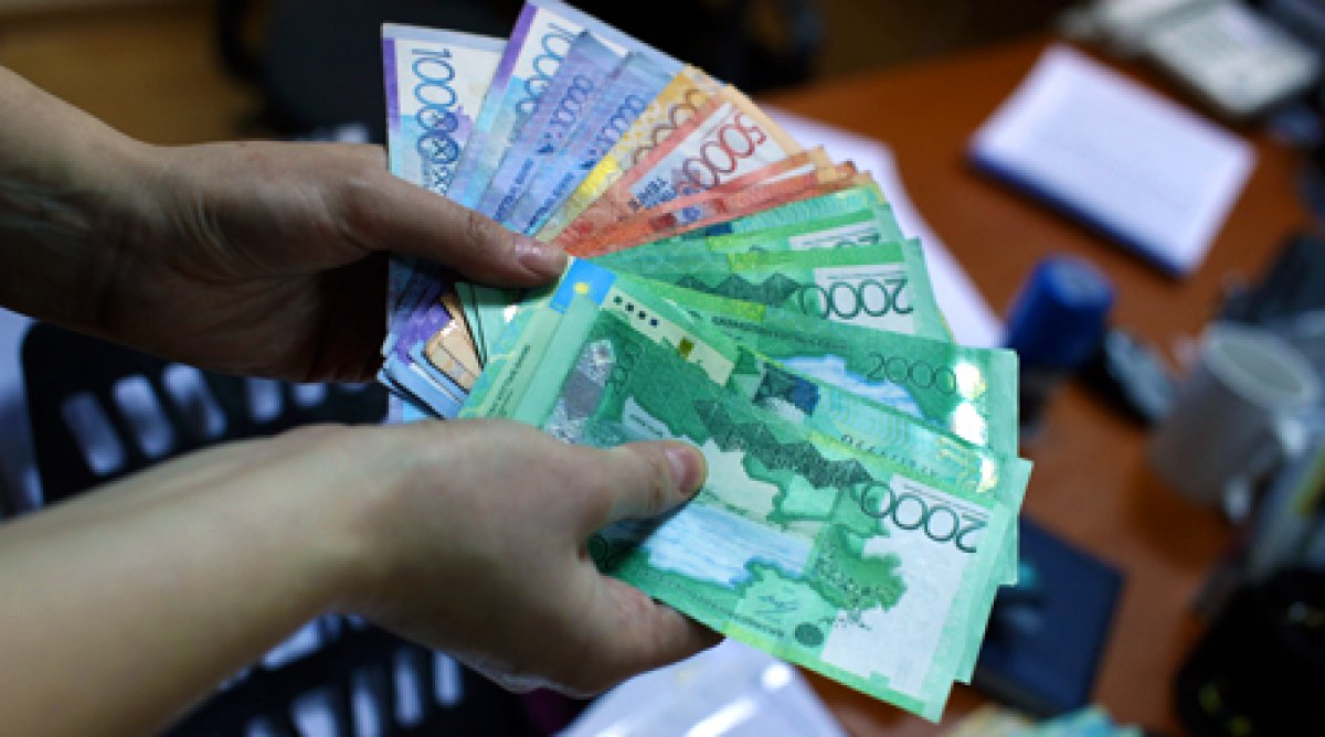 Среднемесячная номинальная зарплата в Казахстане в августе составила 159125 тенге 