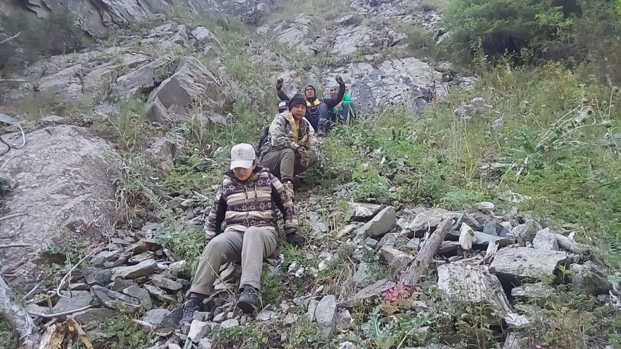 Спасатели вызволили 7 человек из ущелья близ Алматы 