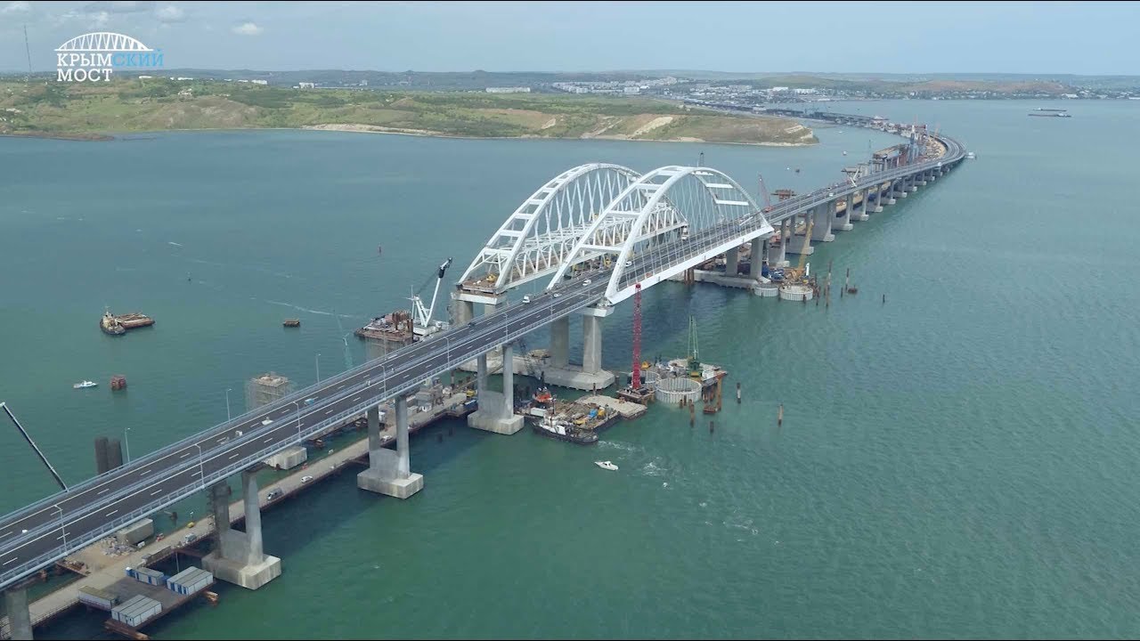 Грузовой транспорт сможет передвигается по Крымскому мосту в конце сентября