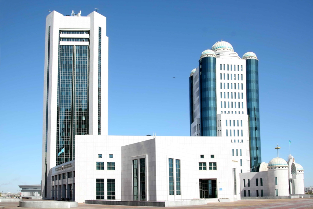 После летних каникул парламент Казахстана приступает к работе