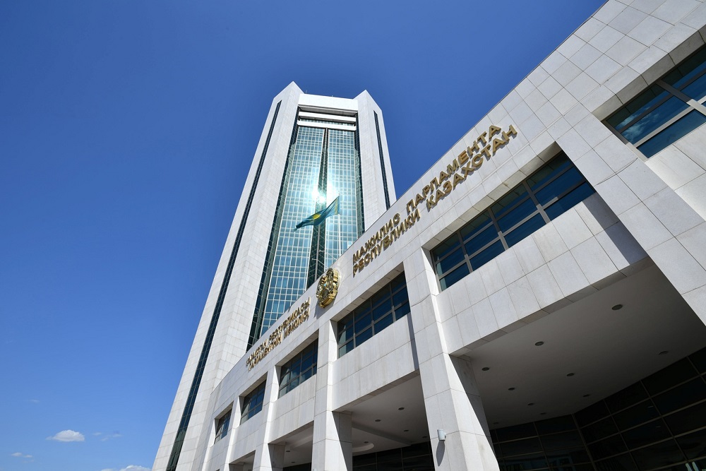 Спикеры парламентов других стран соболезнуют в связи с авиакатастрофой в Алматы 