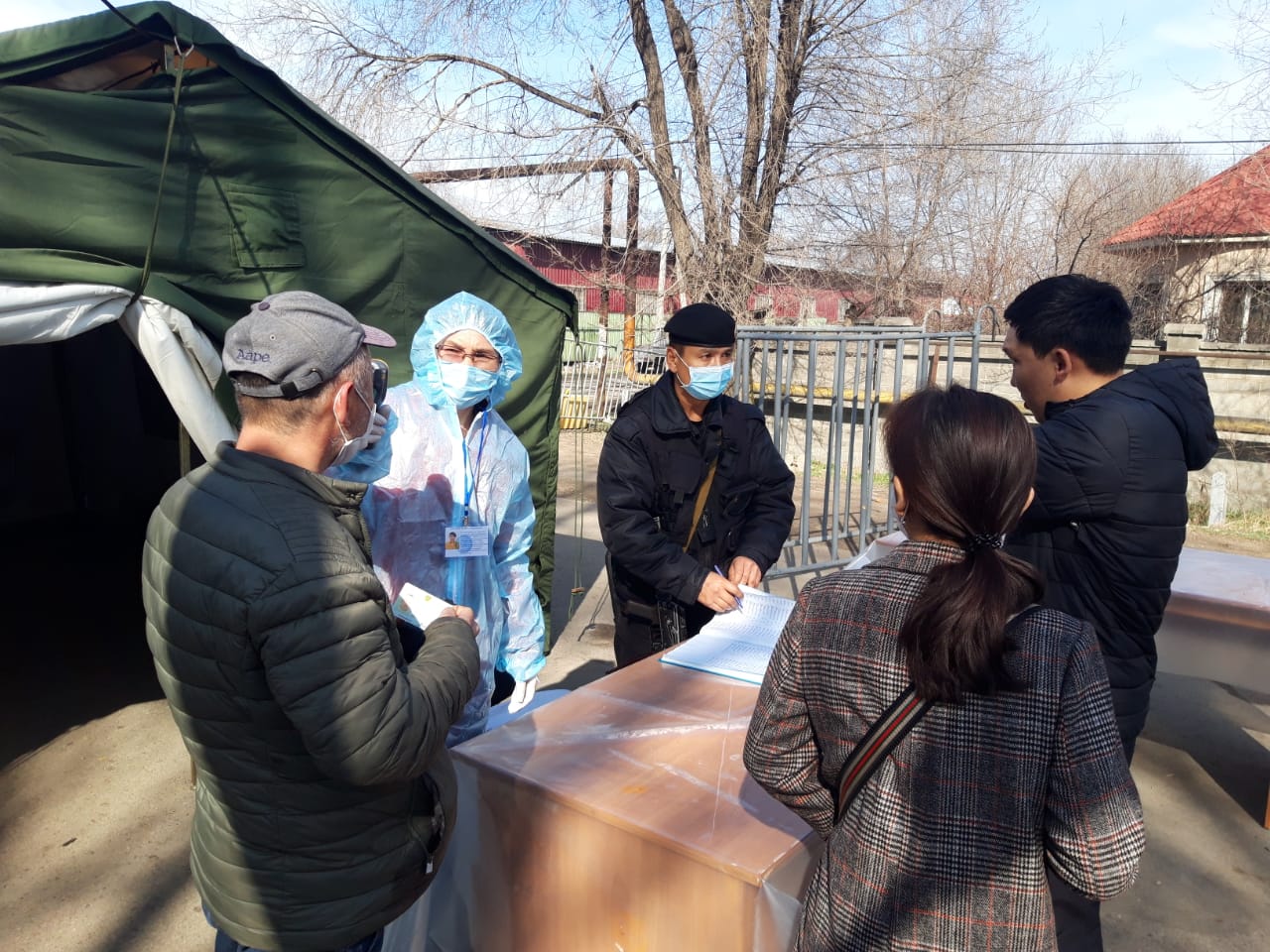 В Алматы четверо нарушителей пытались обходными путями пересечь границу карантина