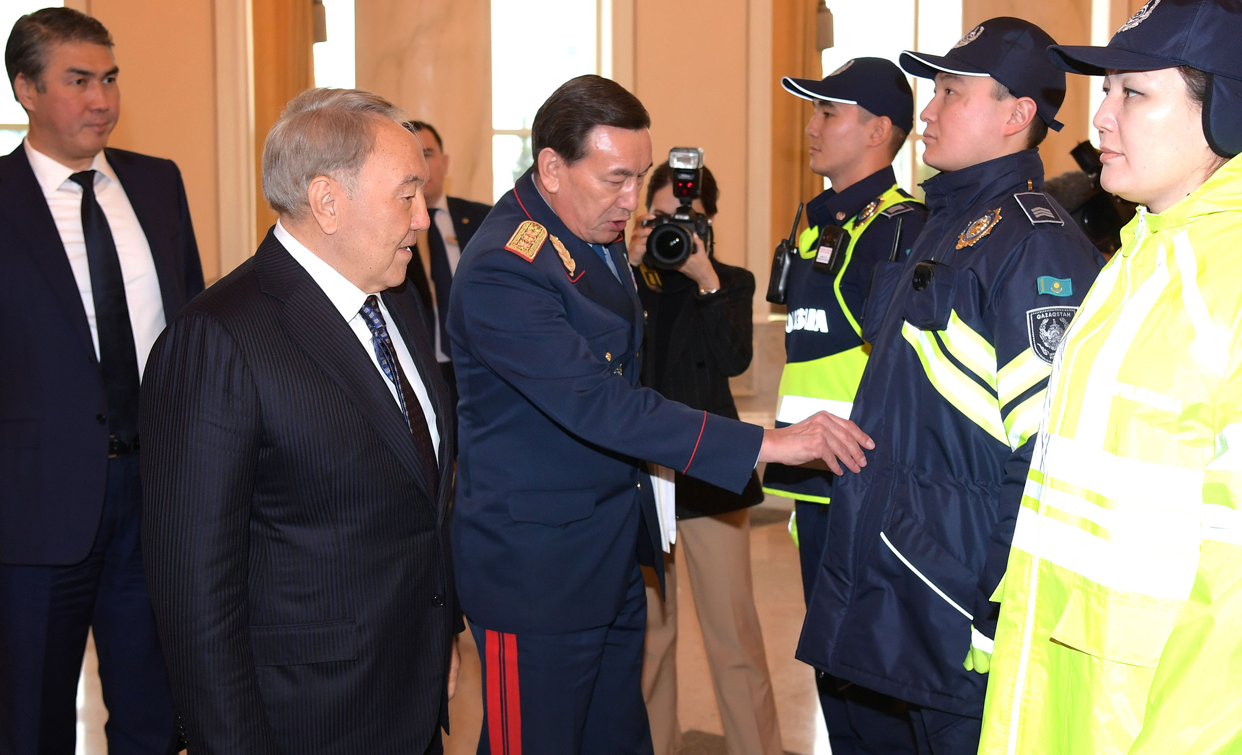 Нурсултан Назарбаев поручил оптимизировать структуру и штаты органов внутренних дел