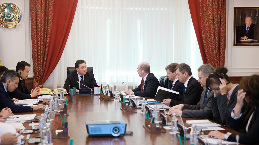 Аскару Мамину представили прогнозы МВФ по экономической ситуации в Казахстане