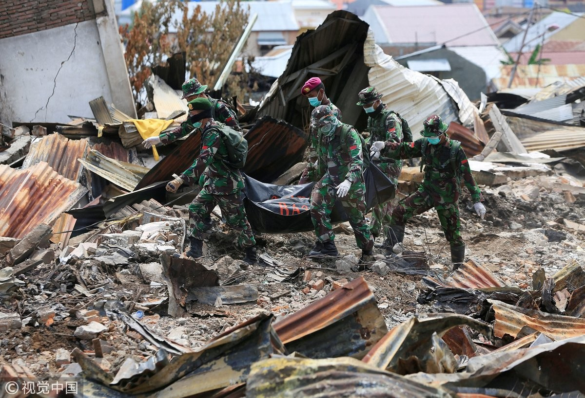 Число жертв землетрясения и цунами в Индонезии превысило 1,7 тыс. человек