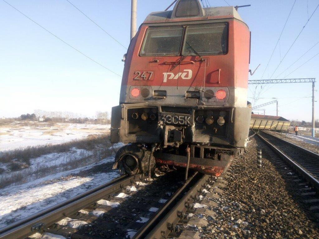 Количество погибших при столкновении автобуса с поездом в Саратовской области возросло до пяти