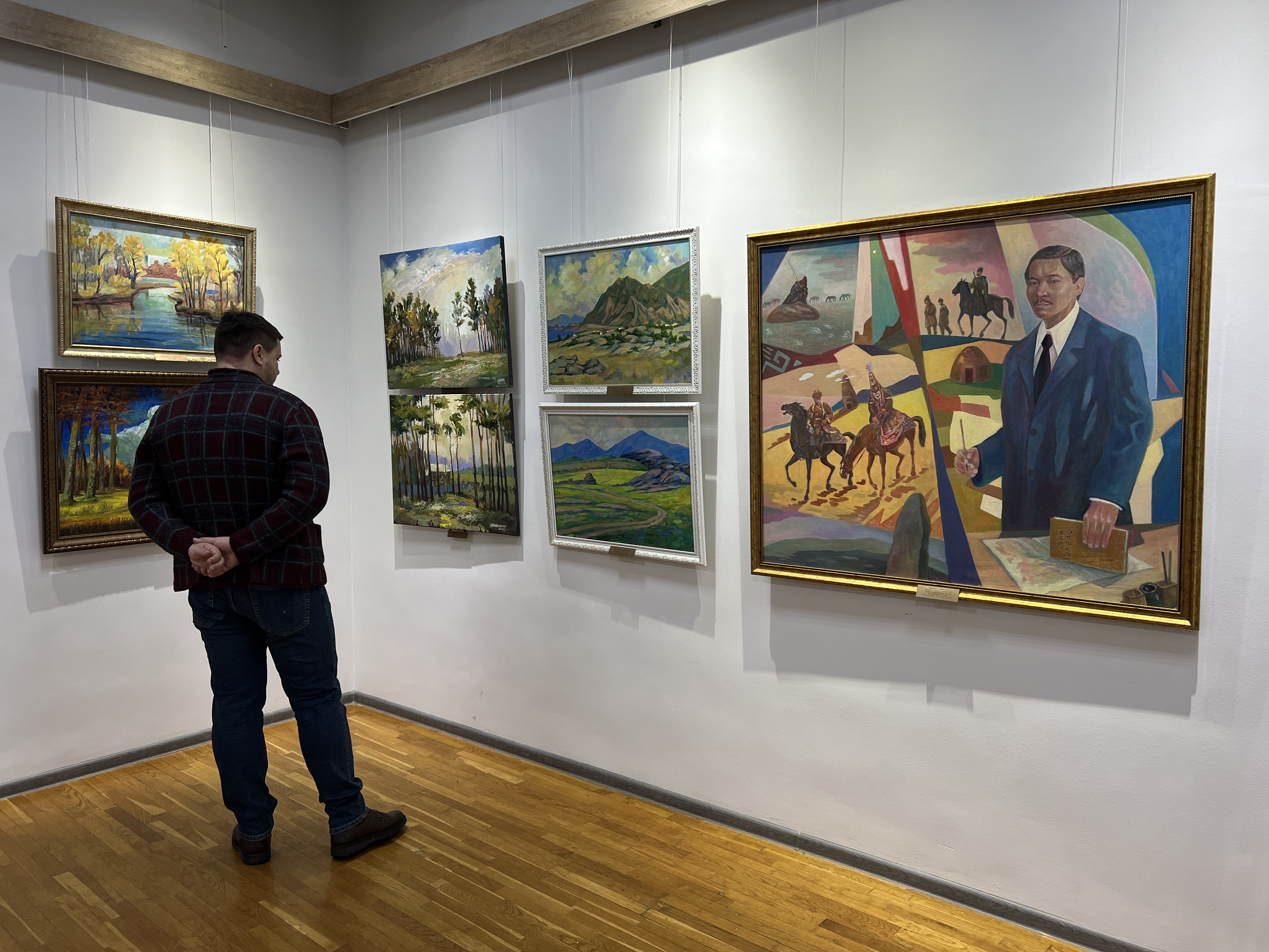 В Павлодаре в канун Дня независимости открылся вернисаж местных художников