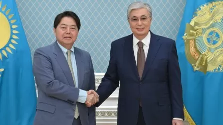 Президент Казахстана принял министра иностранных дел Японии