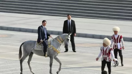 Имя своего коня предложил дать улице экс-президент Туркменистана
