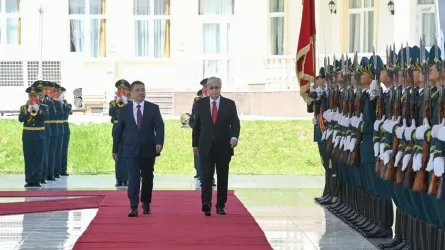 Қырғызстан Президентінің резиденциясында Тоқаевты ресми қарсы алу шарасы өтті