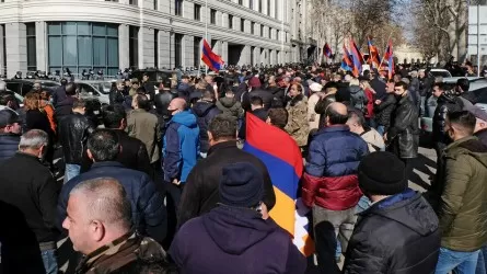 Участники акции оппозиции в Ереване за отставку Пашиняна дошли до здания правительства  