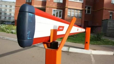 Парковки со шлагбаумами в Алматы остаются платными