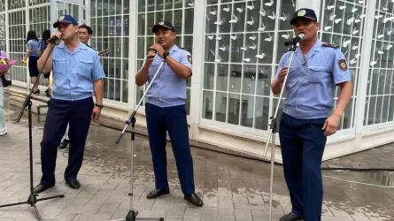 В Шымкенте замечены поющие полицейские