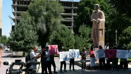 В Бишкеке митингуют против строительства биолаборатории в Казахстане