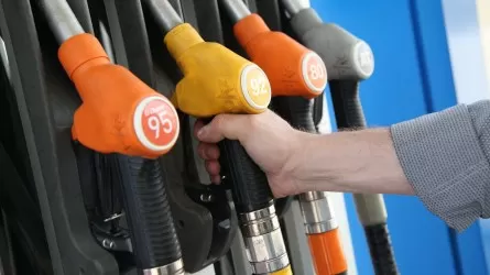 Почти без изменений: ценник на бензин поменялся только в Костанае и СКО