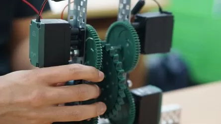 Казахстанские школьники выиграли чемпионат мира по робототехнике в Сингапуре 