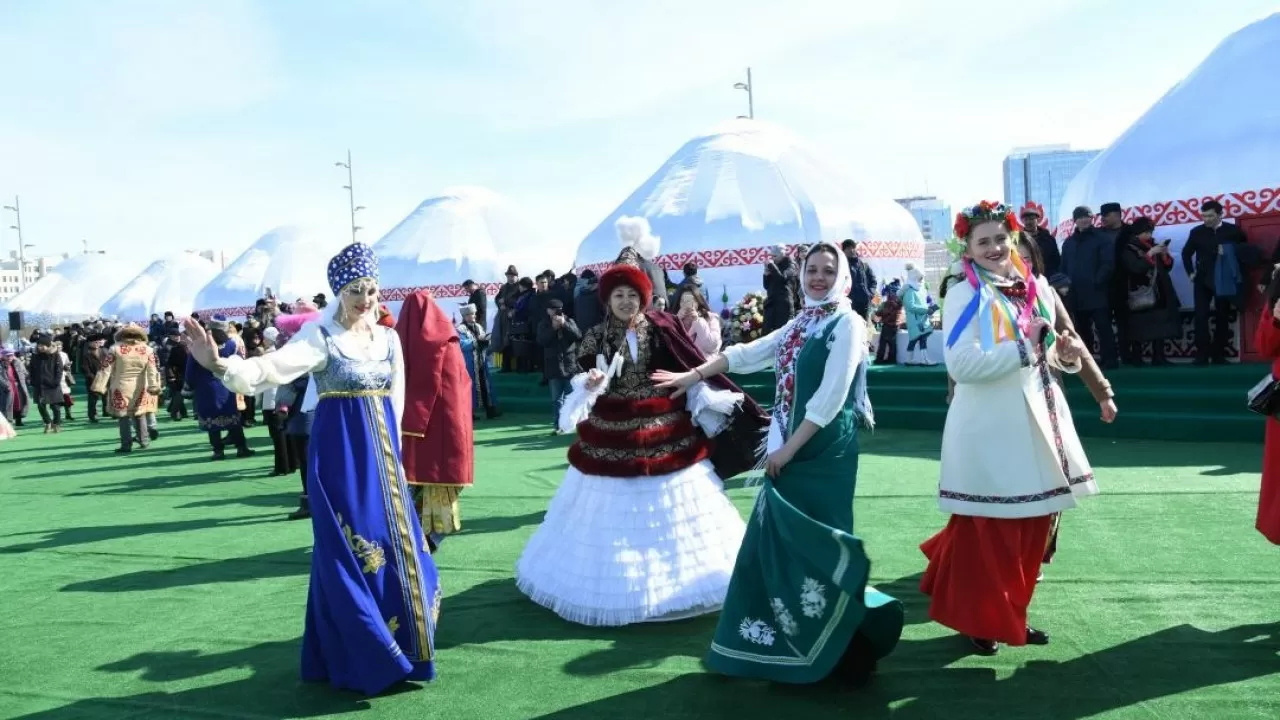 Казахстанцы празднуют Наурыз!