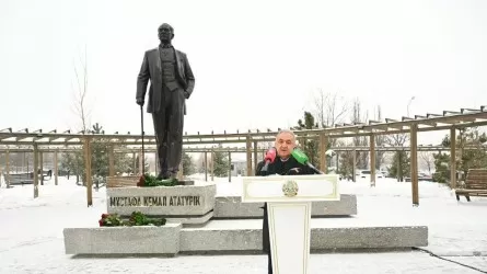 В Алматы открыли памятник Ататюрку