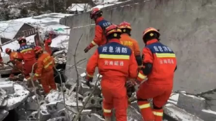 Десятки человек в Китае пропали без вести после схода оползня