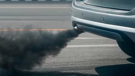 В Алматы полицейским будут передавать данные об авто с грязными выхлопами