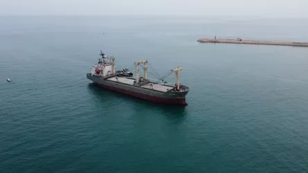 Три человека погибли после обстрела хуситами корабля в Аденском заливе