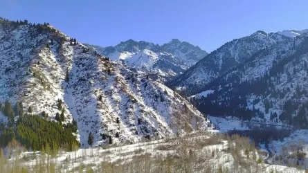 Спасатели Алматы обнаружили в горах двух заблудившихся туристов 
