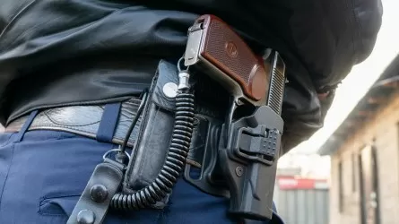 МВД РК возьмет "на мушку" табельное оружие охранных компаний