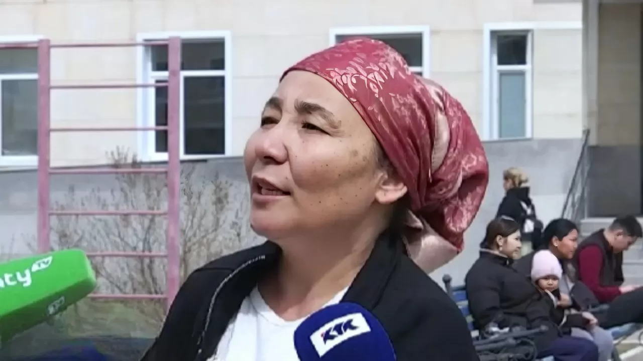 "Әжетханада қинап, өлтіретіндерін айтқан": Астанада 4 қабаттан құлаған 8-сынып оқушысының анасы