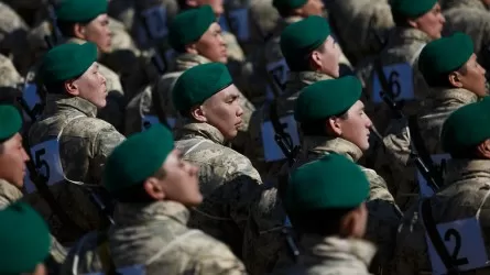 Токаеву доложили, как оснащается вооружениями армия Казахстана
