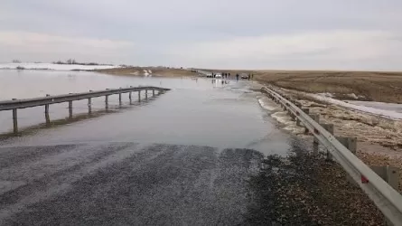 Атырау облысында су тасқынына байланысты республикалық маңызы бар жол жабылды