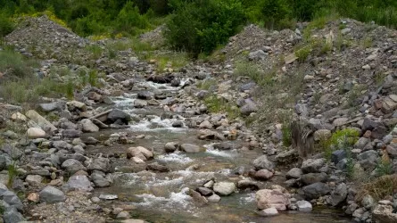 Плотина "Аксай" угрожает жизням 30 тыс. алматинцев – МЧС РК