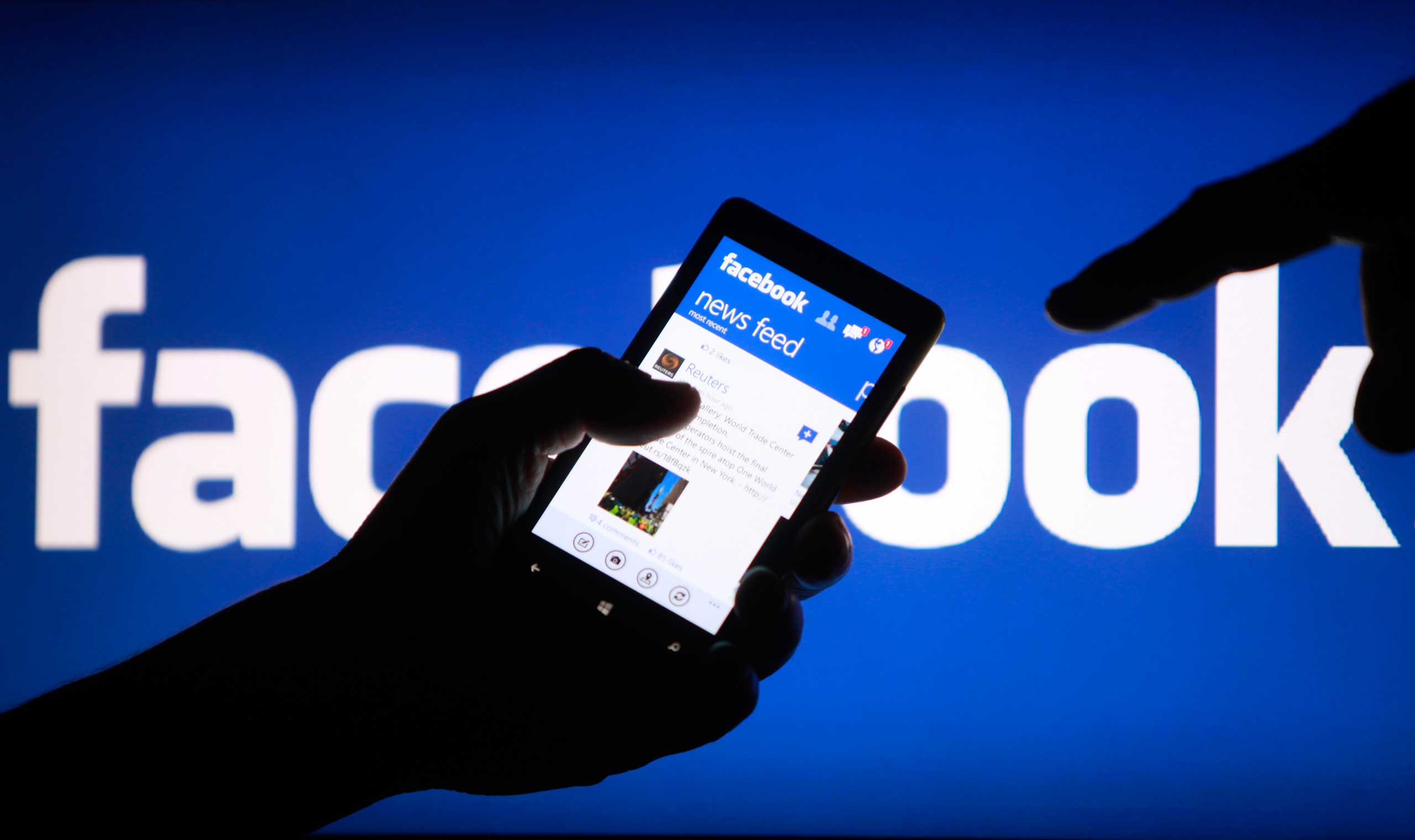 Facebook могут оштрафовать за передачу личных данных пользователей   