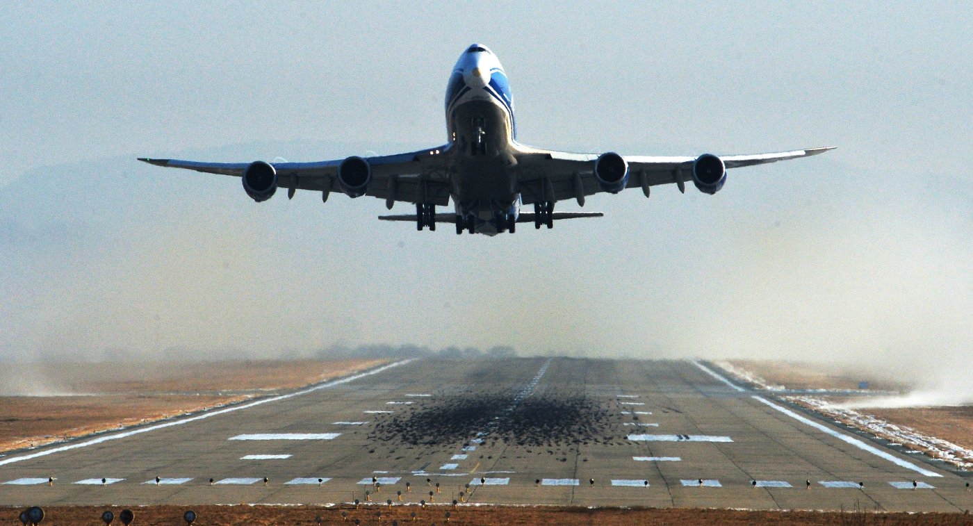 Самолет "Эйр Астаны" сел на запасном аэродроме в Португалии