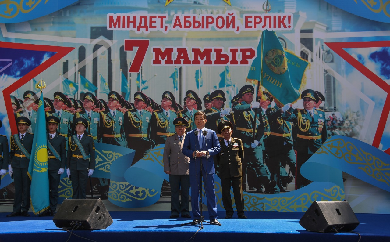 Аким Алматы поздравил горожан с Днем защитника Отечества   