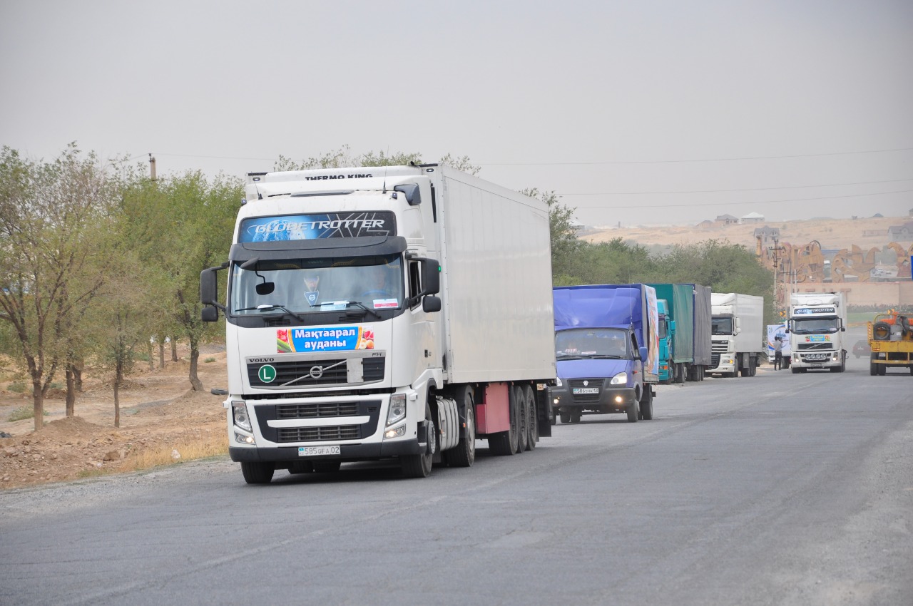 Түркістан облысынан Астанаға азық-түлік өнімдері тиелген автокеруен жолға шықты